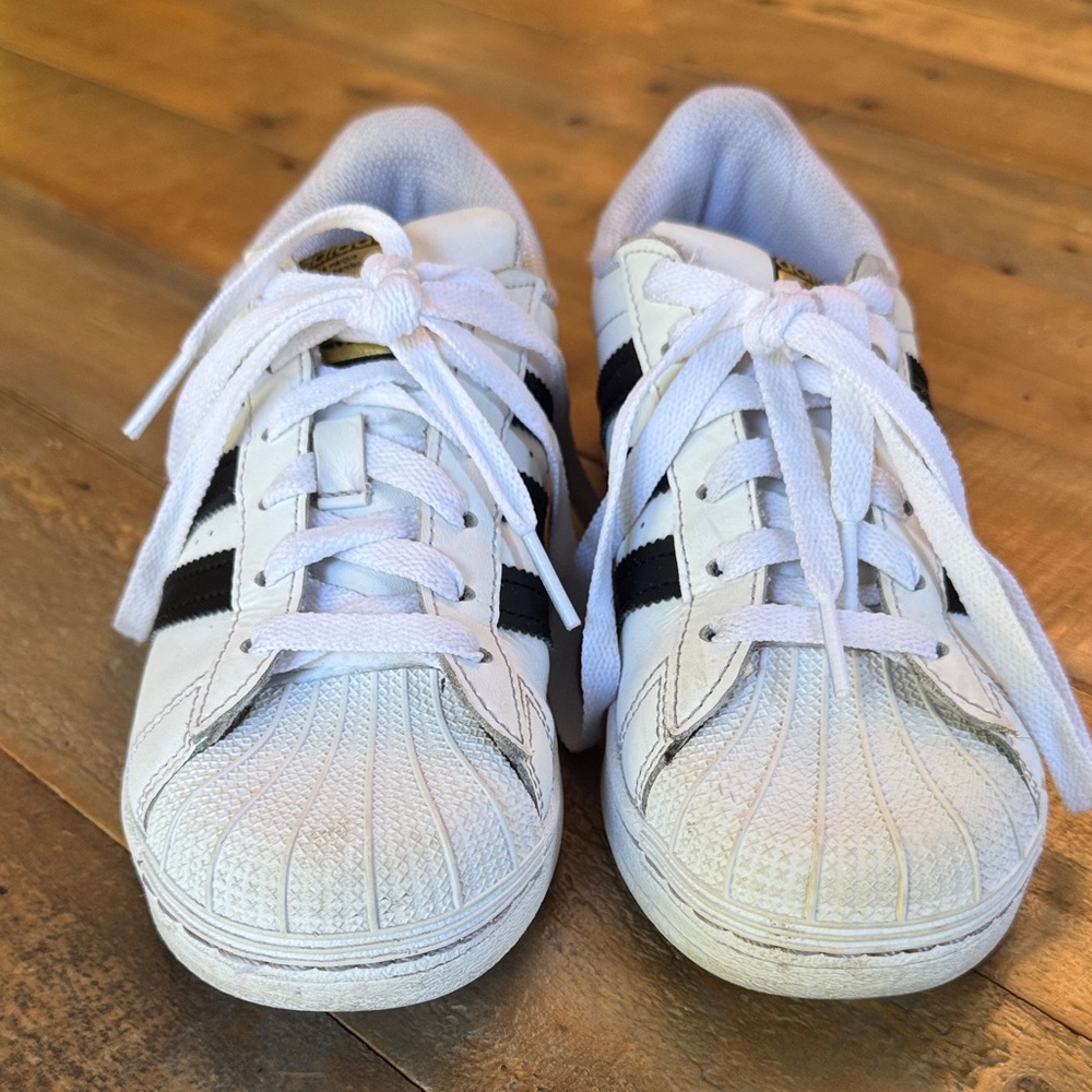Adidas Kids superstar. Ortholite White and Black Sneakers size 2 girls EUC - Picture 5 of 7